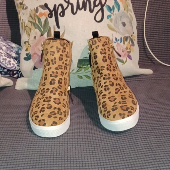 Olivia +Kate Ani.al print bootie - Picture 2 of 8